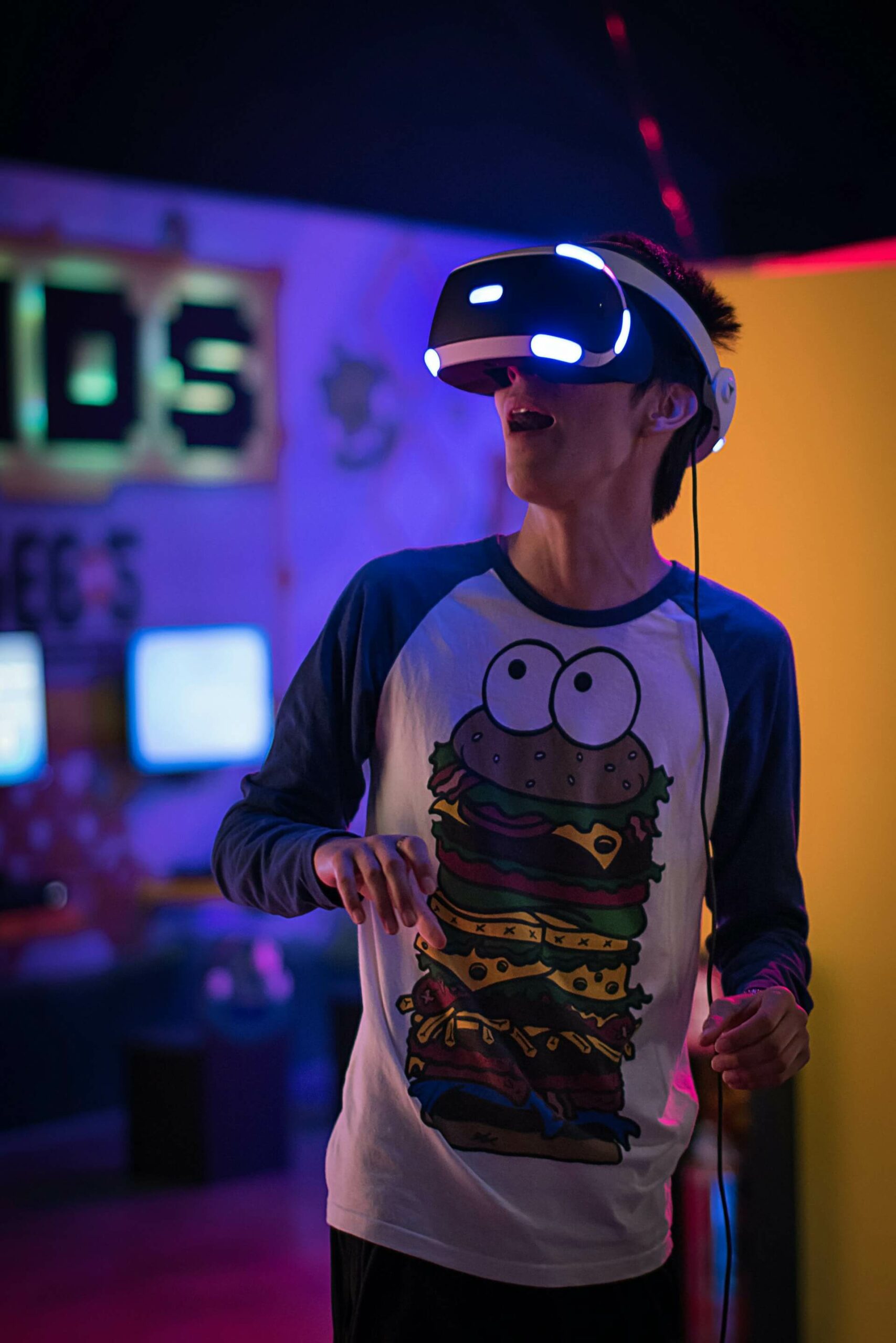 Dive into the Immersive Virtual World with VR